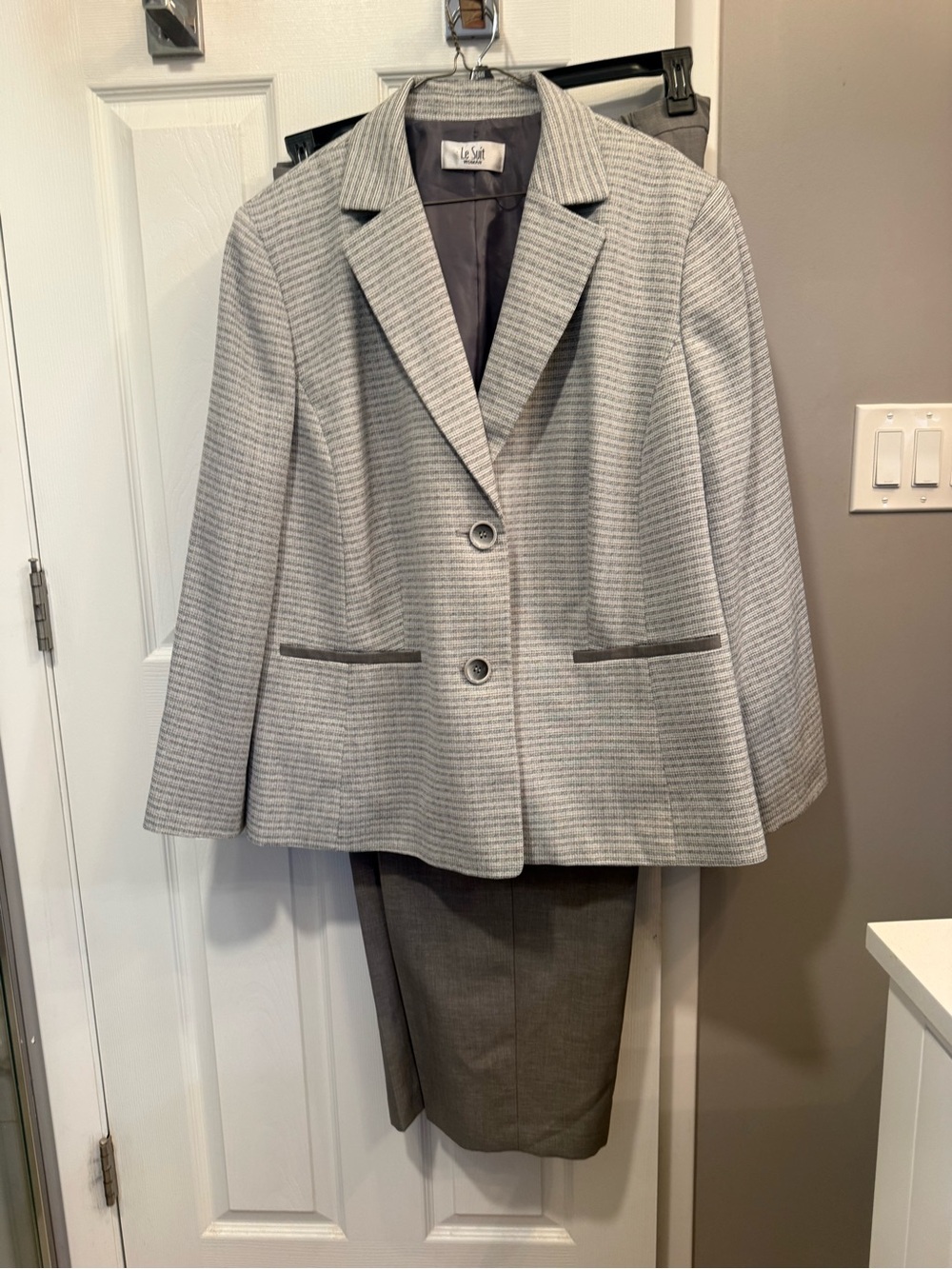 Le Suit Women's Gray Striped Blazer Jacket - Gray with matching pants